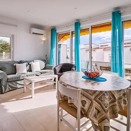 Monaco Mit Pool Apartman *