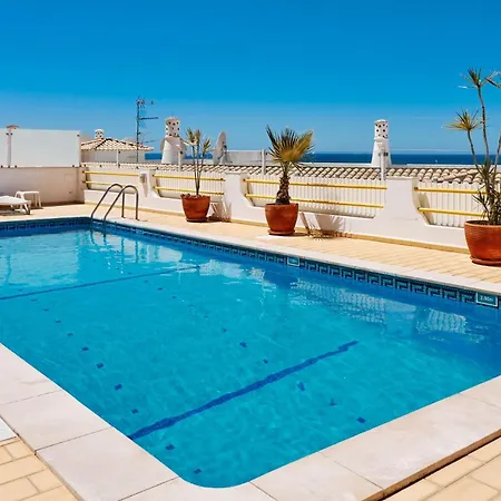 Monaco Mit Pool Apartman *