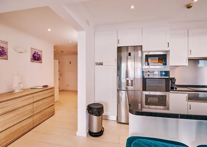 Monaco Mit Pool Apartman *